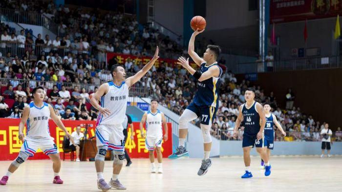 赛被纳入年, 侯东 赛被纳入年, 侯东