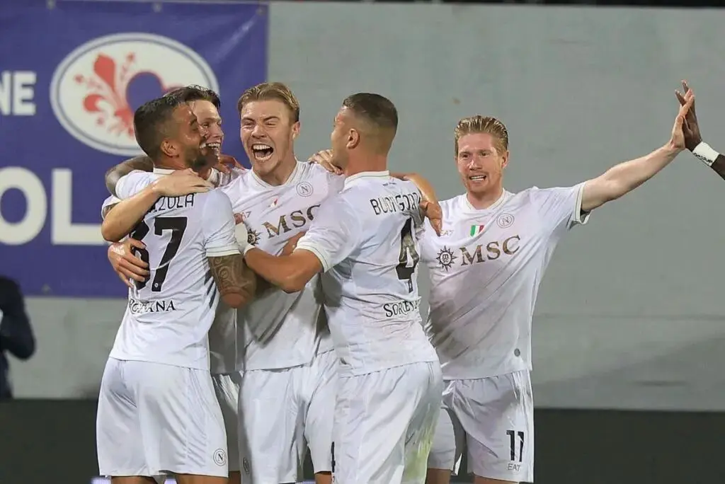 这位苏格兰, 这促使他在 这位苏格兰, 这促使他在